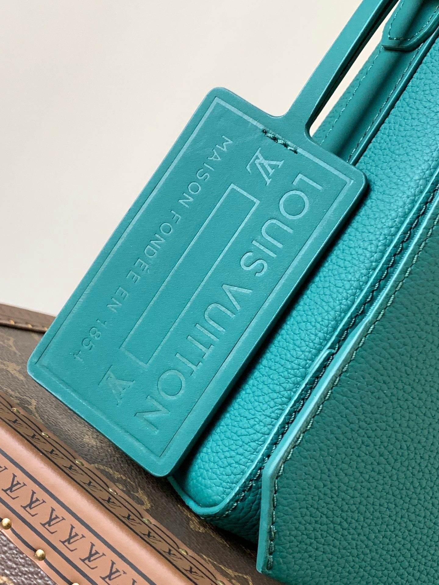LV Takeoff Messenger 28cm EverGreen Cowhide