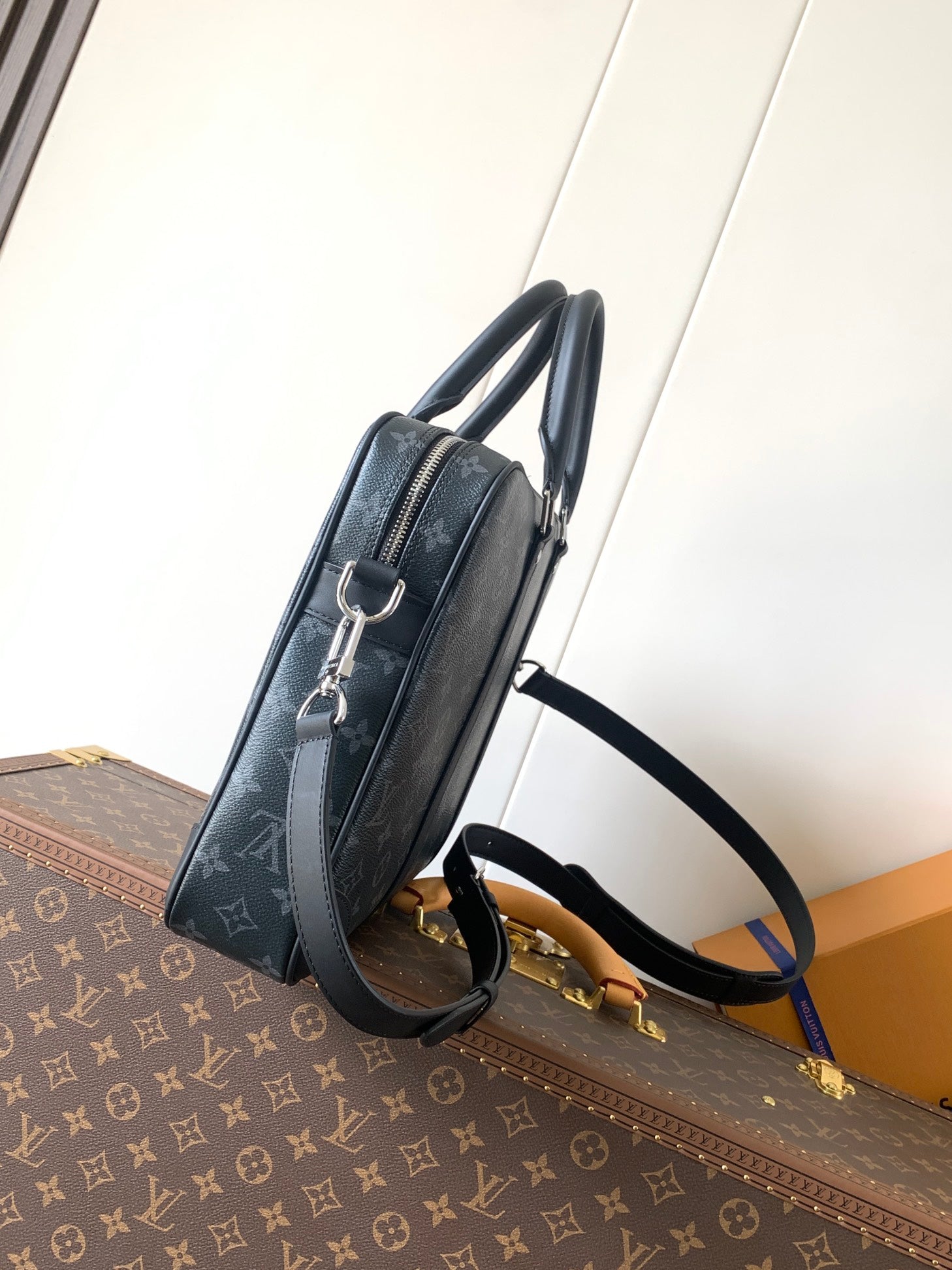 LV M46457 Porte-Documents Voyage NM Black Monogram Eclipse Canvas
