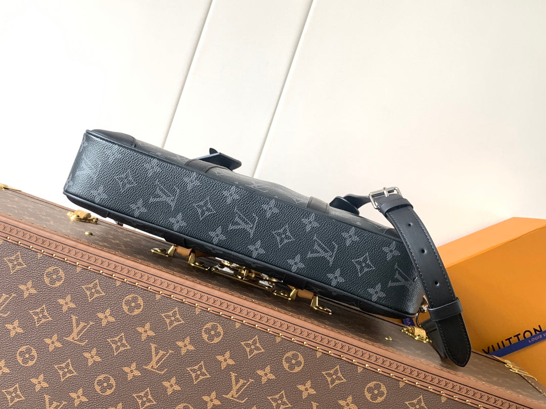 LV M46457 Porte-Documents Voyage NM Black Monogram Eclipse Canvas