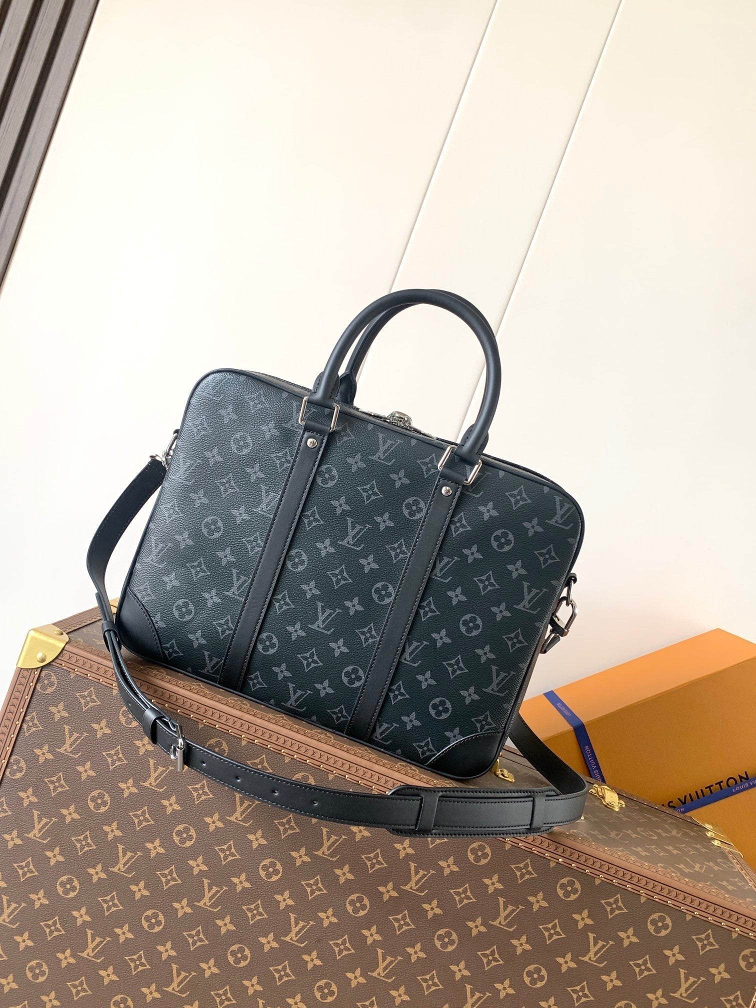 LV M46457 Porte-Documents Voyage NM Black Monogram Eclipse Canvas