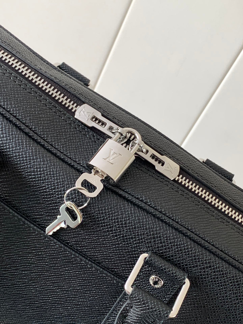 LV M30925 Porte-Documents Voyage NM Black Grain Leather