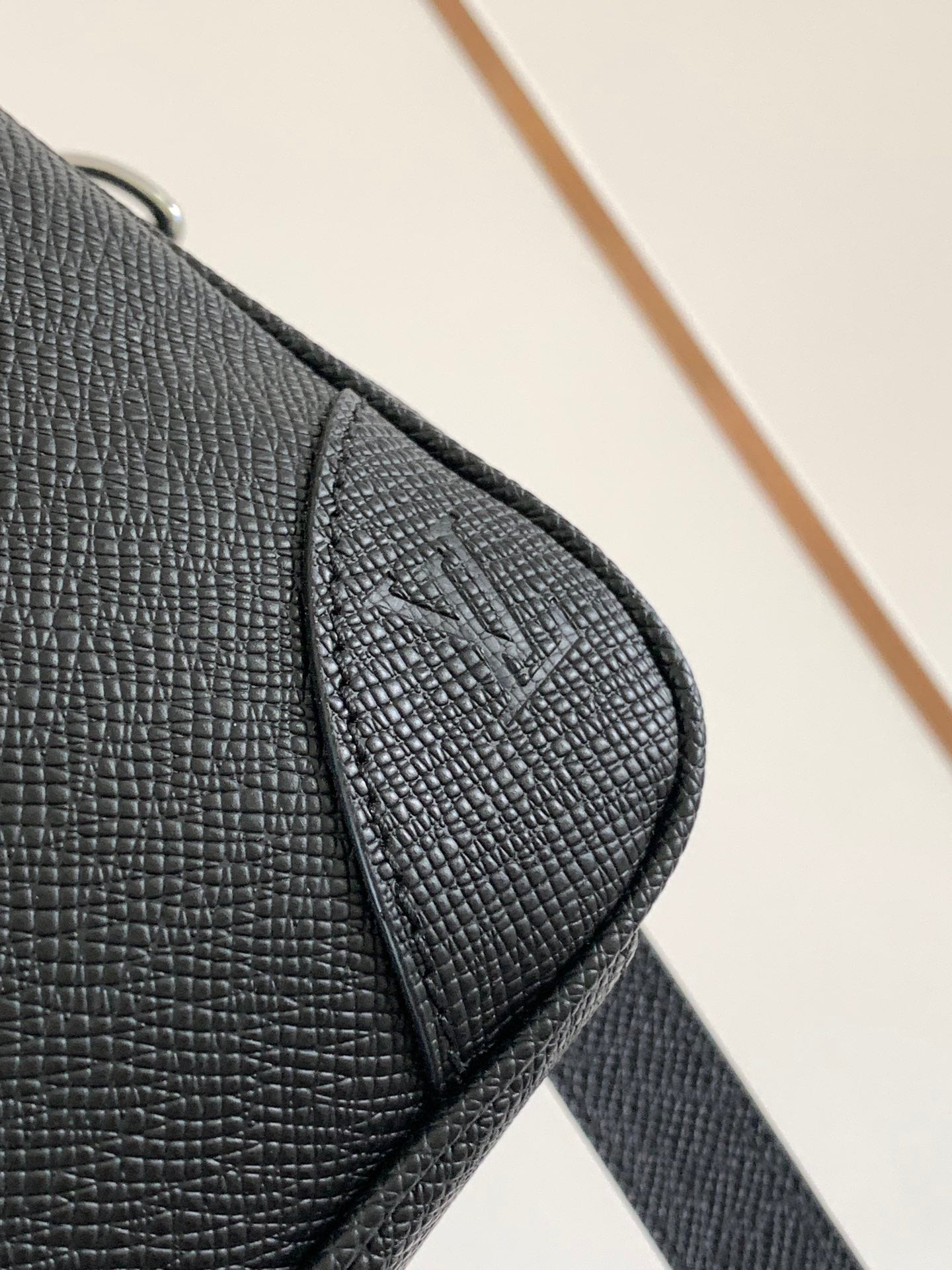 LV M30925 Porte-Documents Voyage NM Black Grain Leather