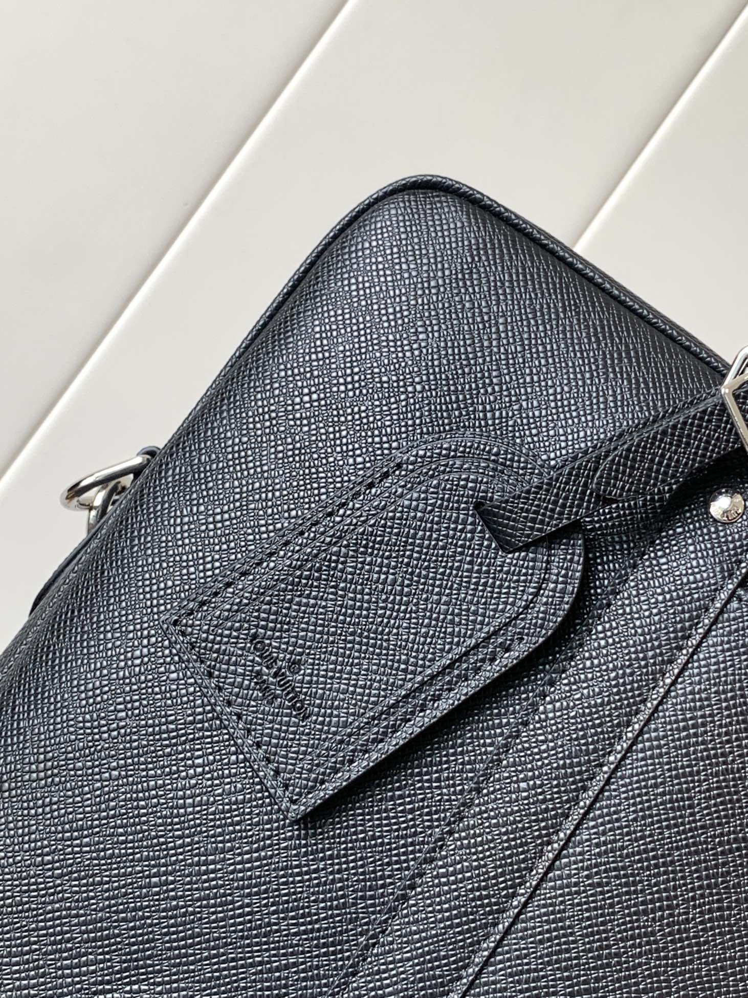 LV M30925 Porte-Documents Voyage NM Black Grain Leather