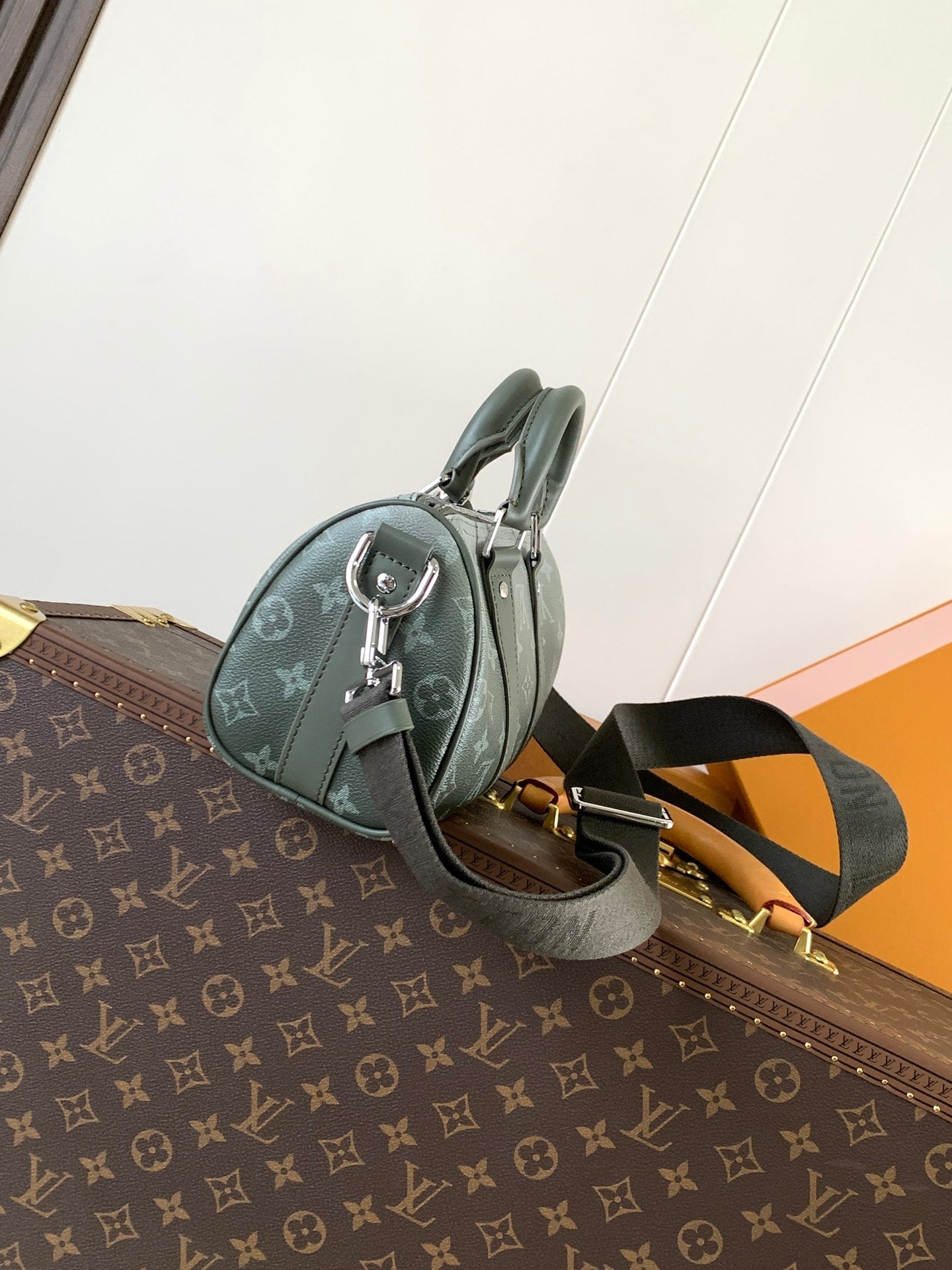 LV Keepall Bandoulière 25 Khaki Green Monogram Gradient Canvas