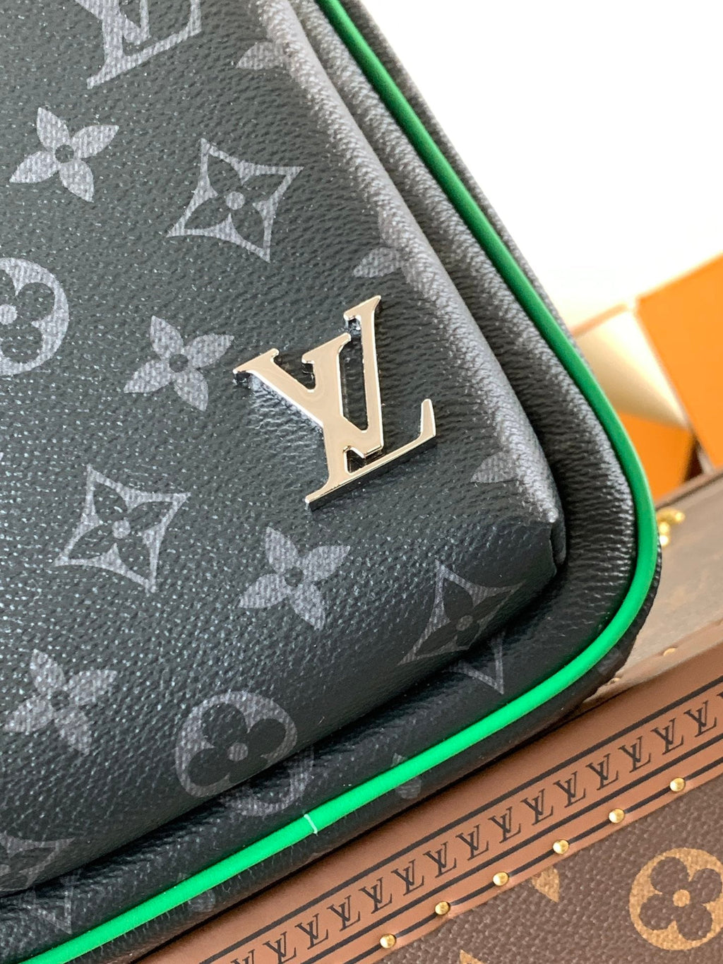 LV Mini Avenue Slingbag PM 12cm Black Bamboo Green Monogram Eclipse Canvas