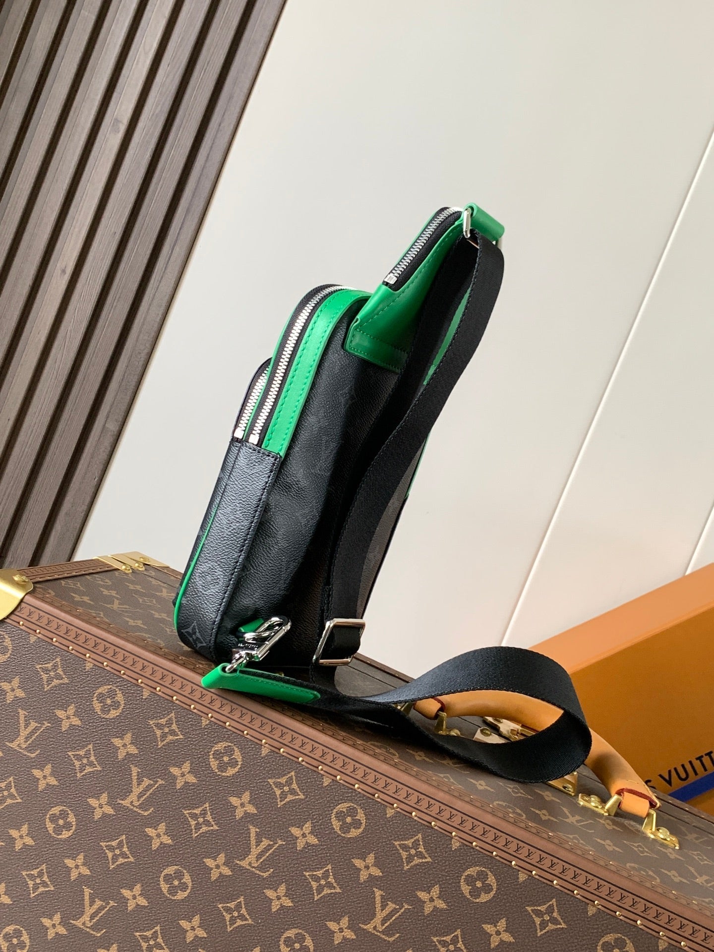 LV Mini Avenue Slingbag PM 12cm Black Bamboo Green Monogram Eclipse Canvas