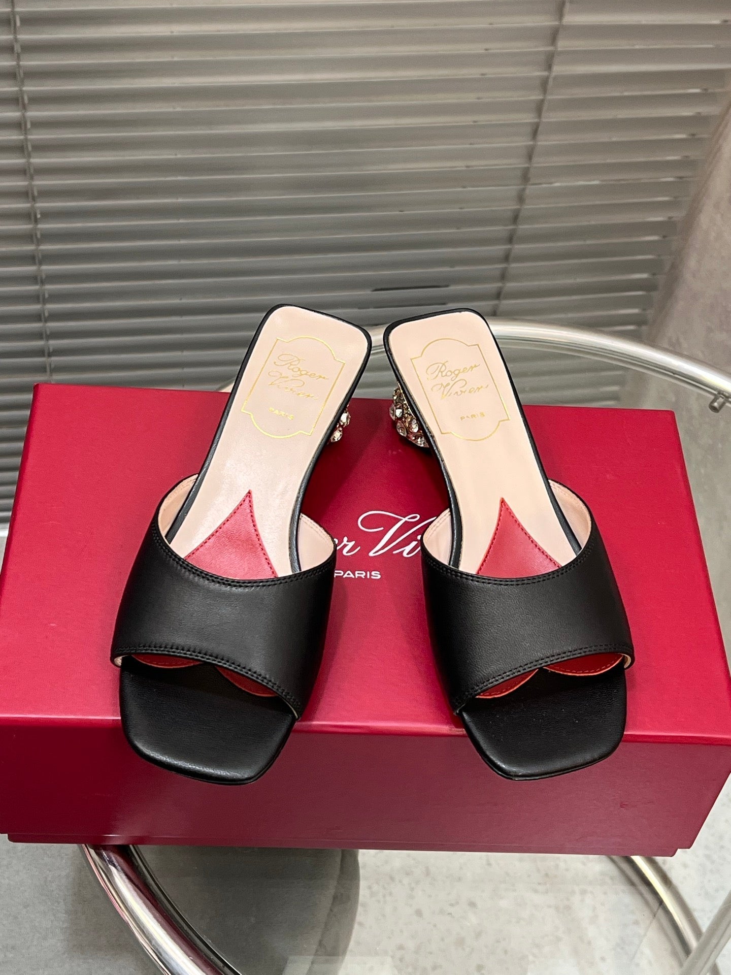 Viv Diamond Sole Mules Black Cowhide 267689