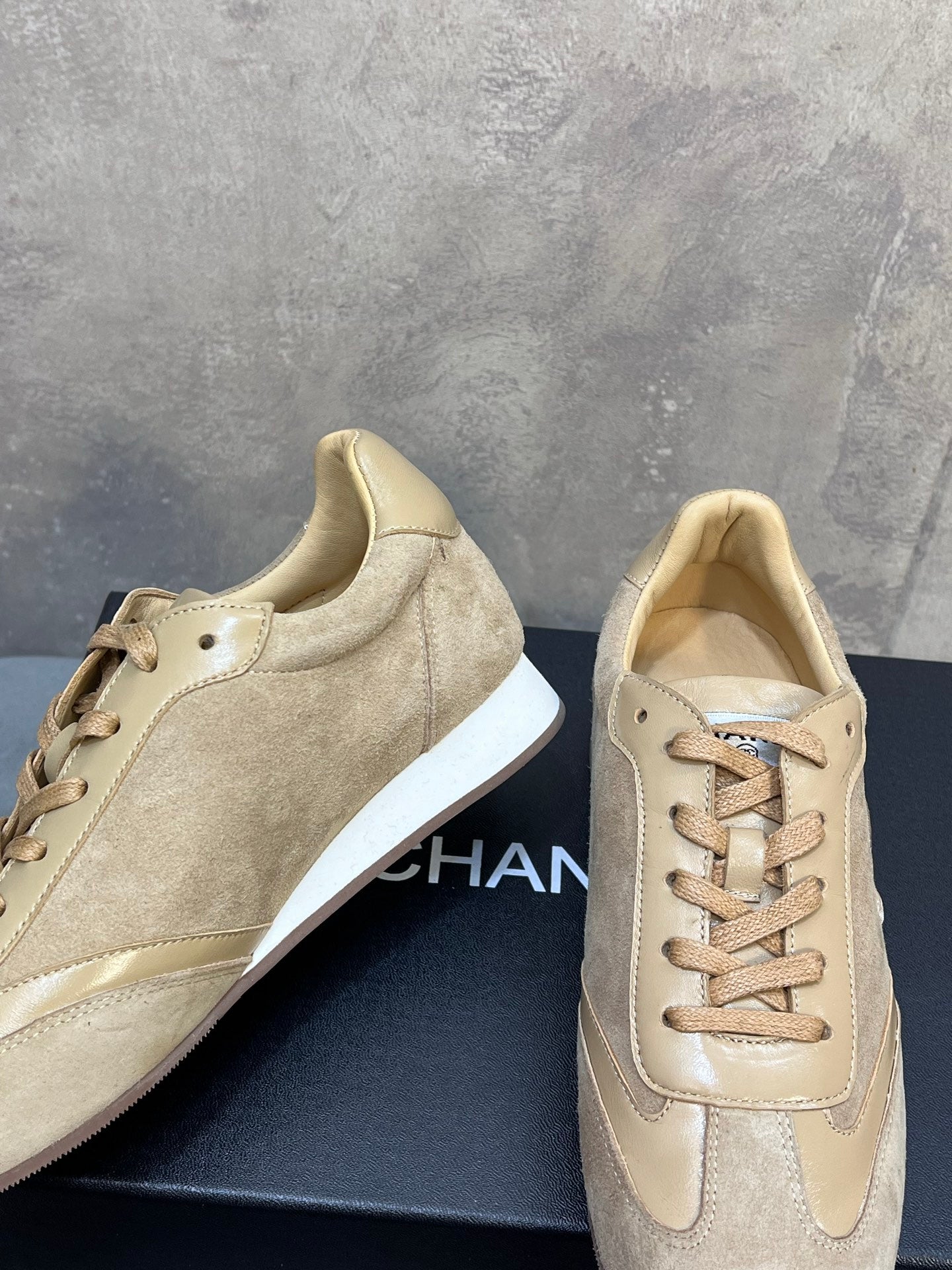 CC 26P Sneakers Light Beige Suede 682524