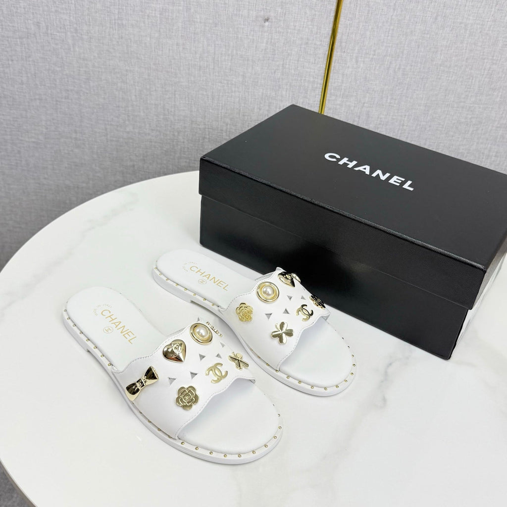 CC 26s Crystal Sandal White Sheepskin 639830