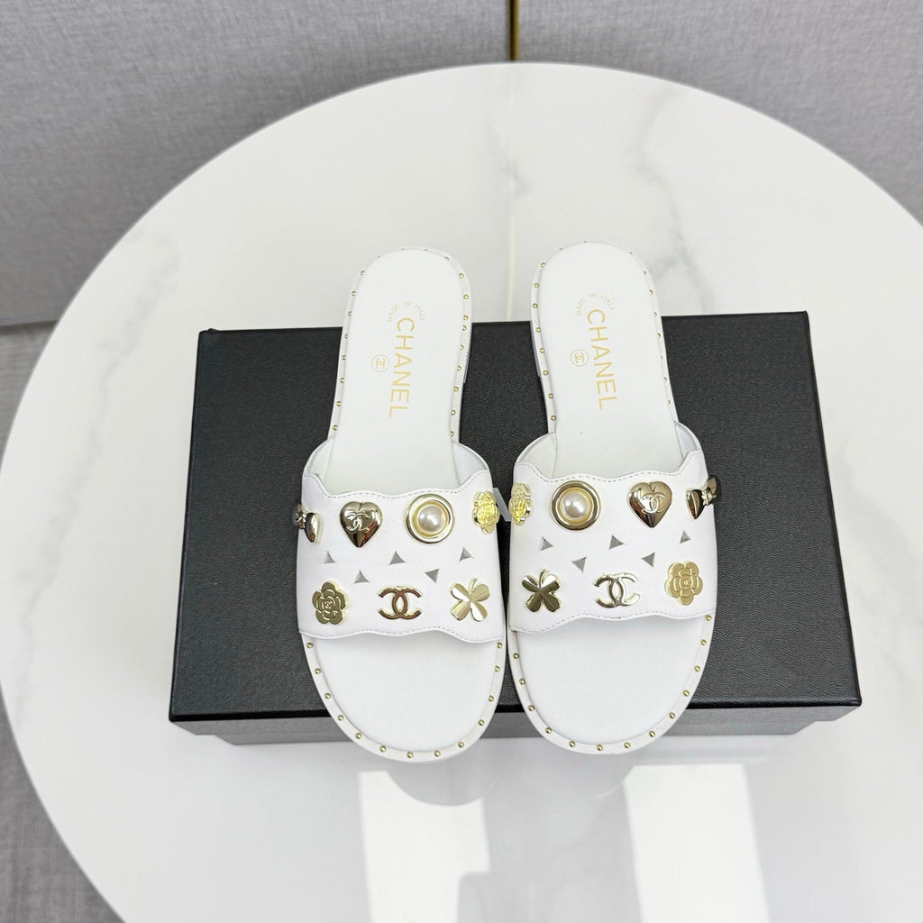CC 26s Crystal Sandal White Sheepskin 639830