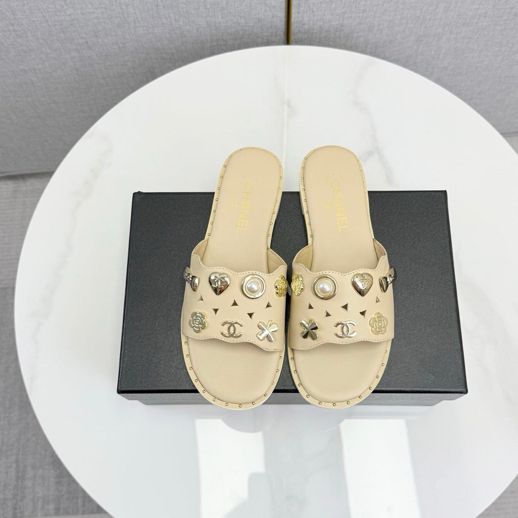 CC 26s Crystal Sandal Beige Sheepskin 639832