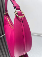 FENDIGRAPHY MEDIUM 29 IN BRIGHT PINK SMOOTH LAMBSKIN GOLD HARDWARE