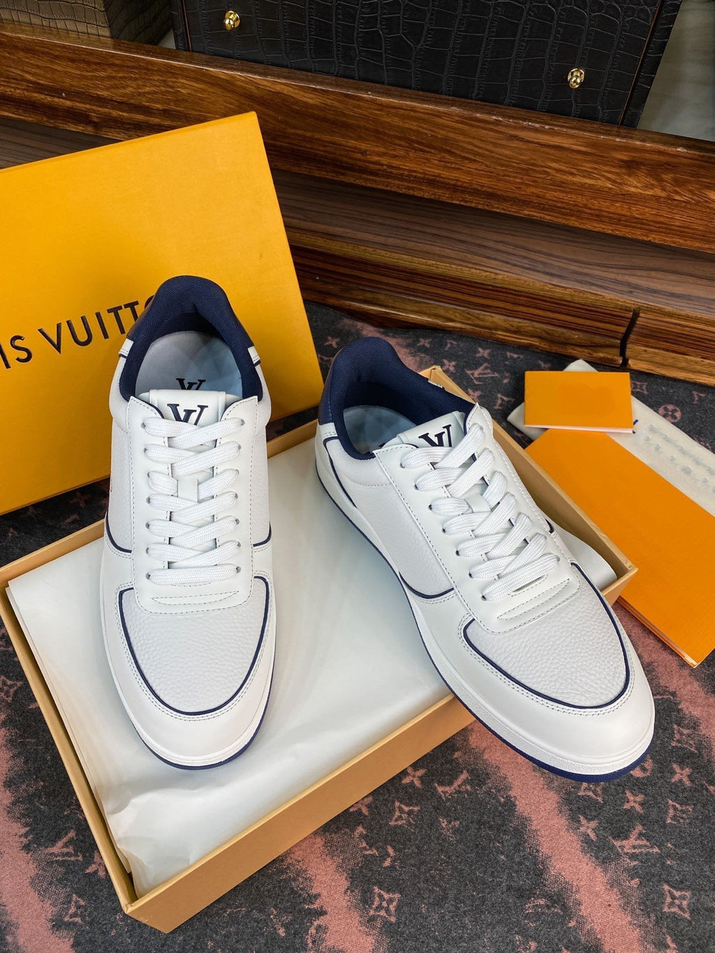 LV RIVOLI FAT SNEAKER WHITE BLUE