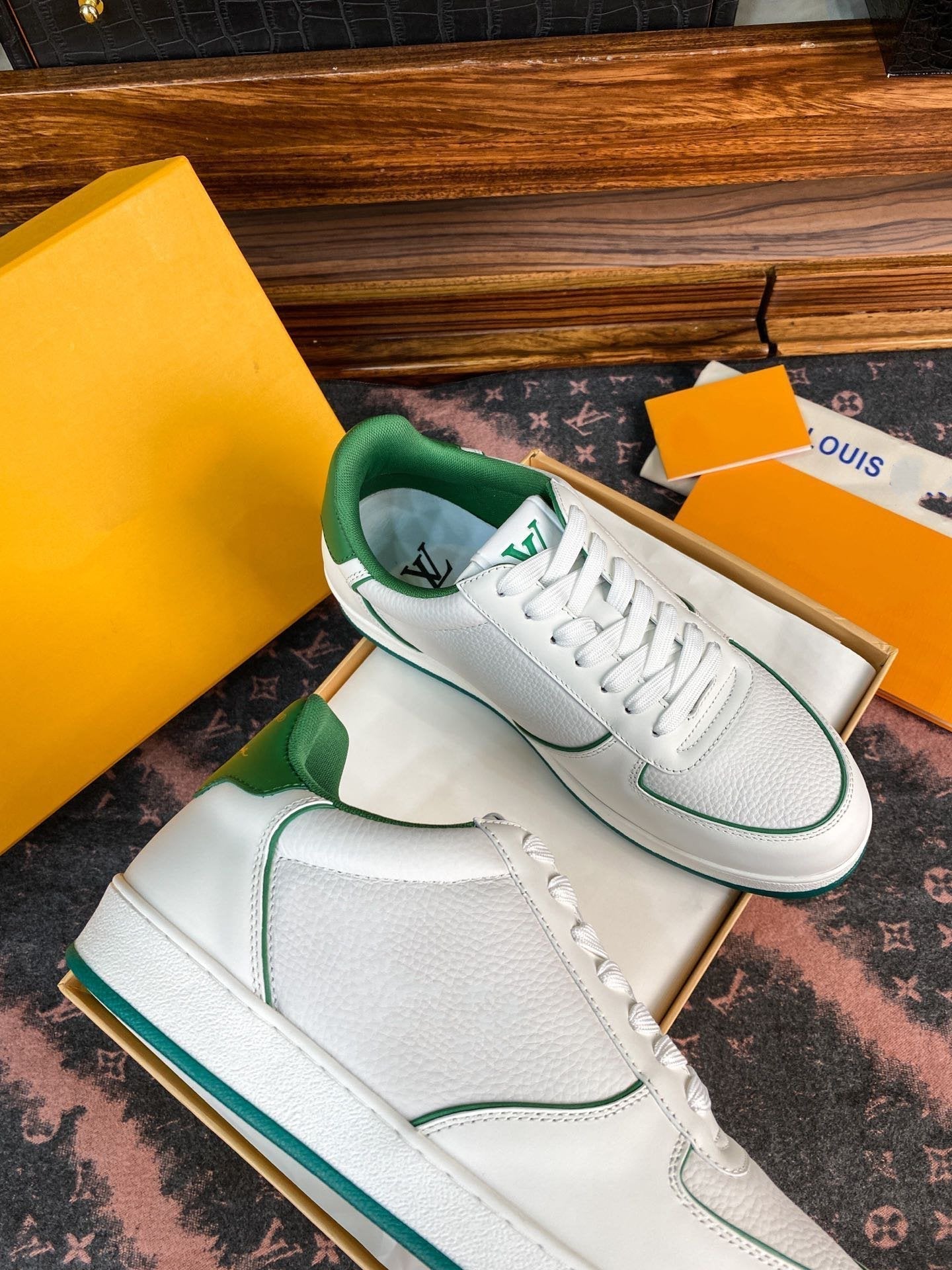 LV RIVOLI FAT SNEAKER WHITE GREEN