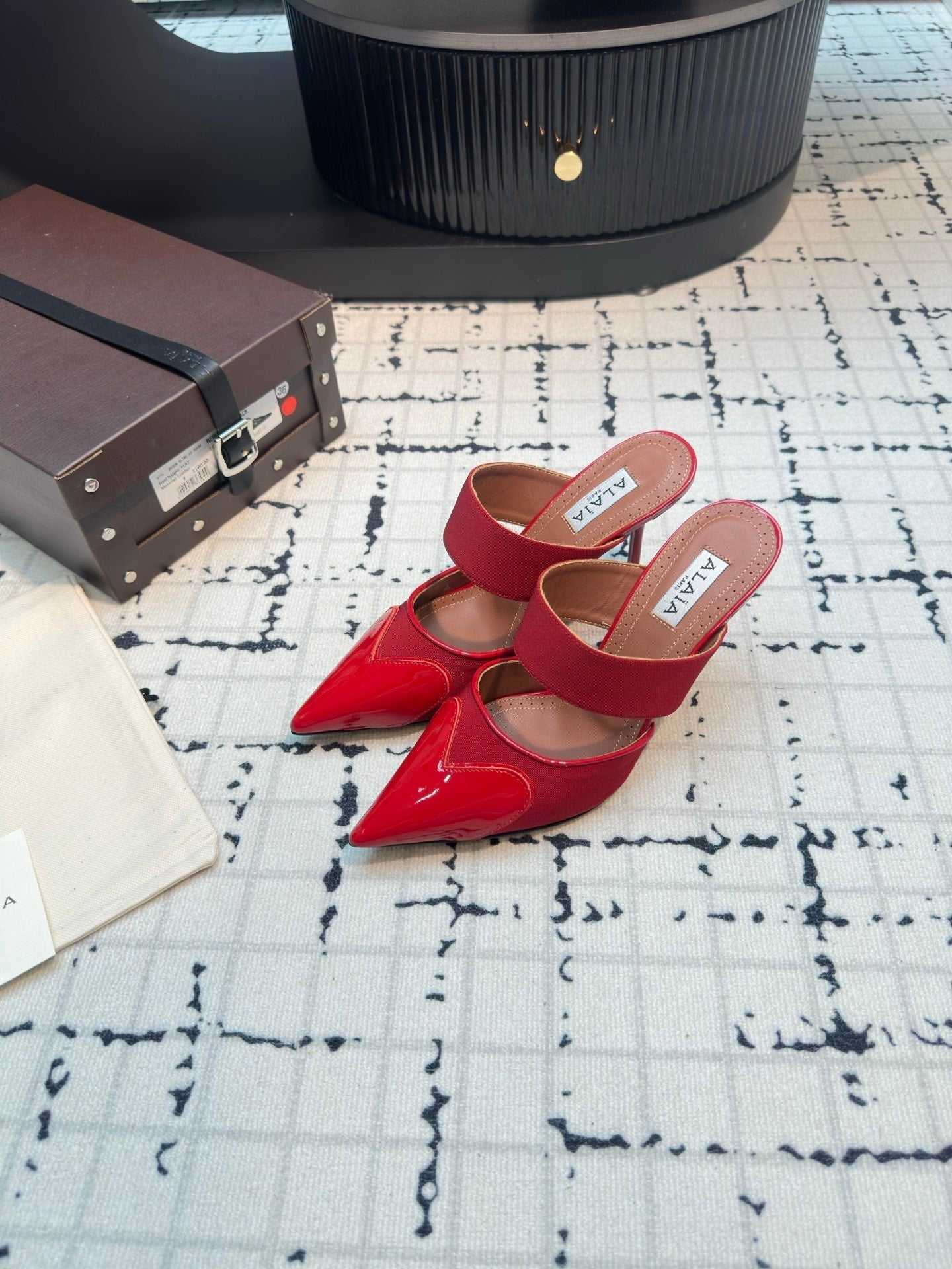 ALAIA HIGH HEEL 9 CM IN CHERRY RED CALFSKIN