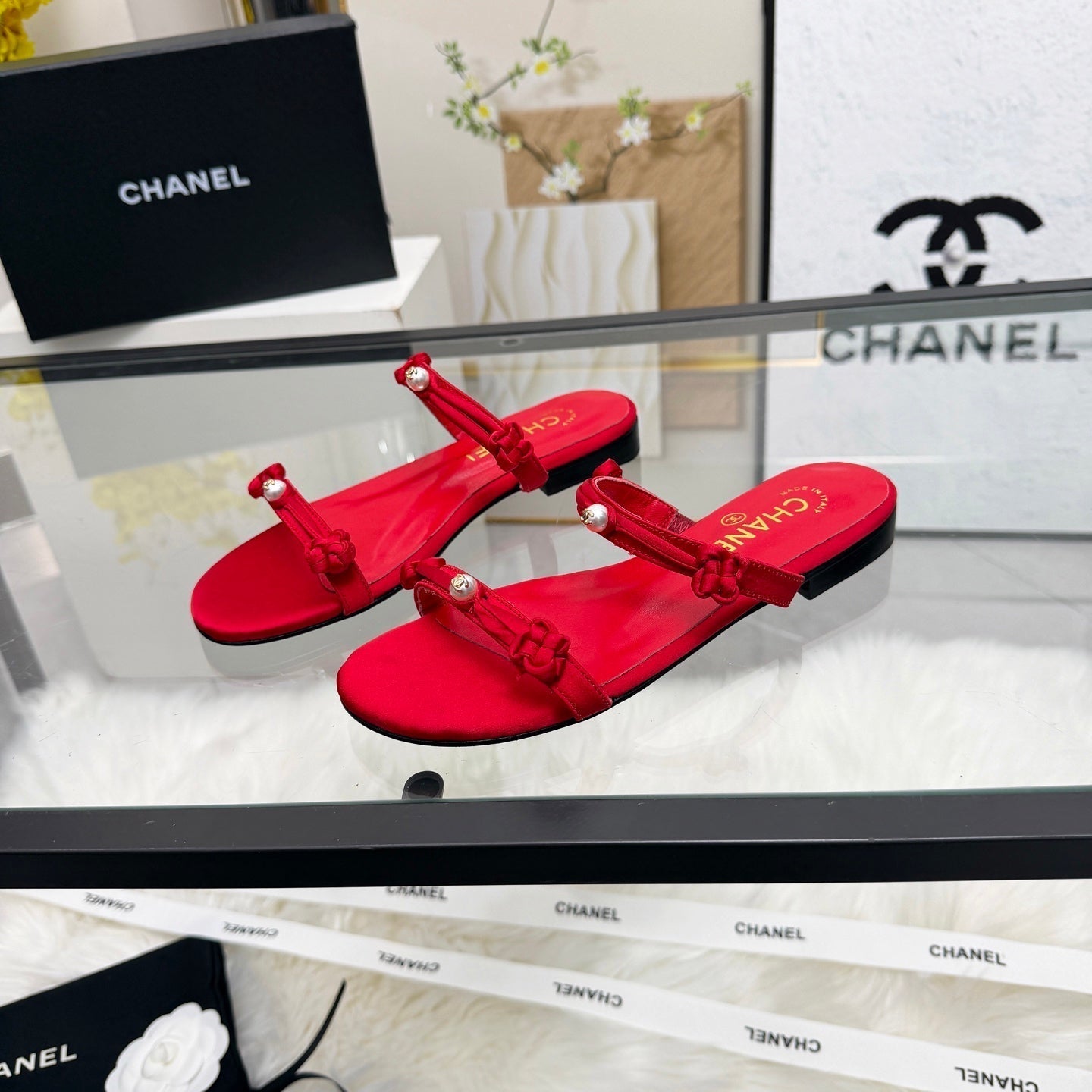 CC 2026 Pearl Slide Red Satin Leather 692024