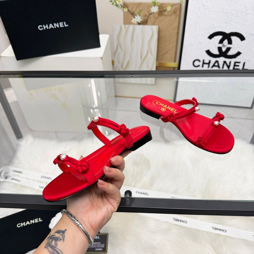 CC 2026 Pearl Slide Red Satin Leather 692024