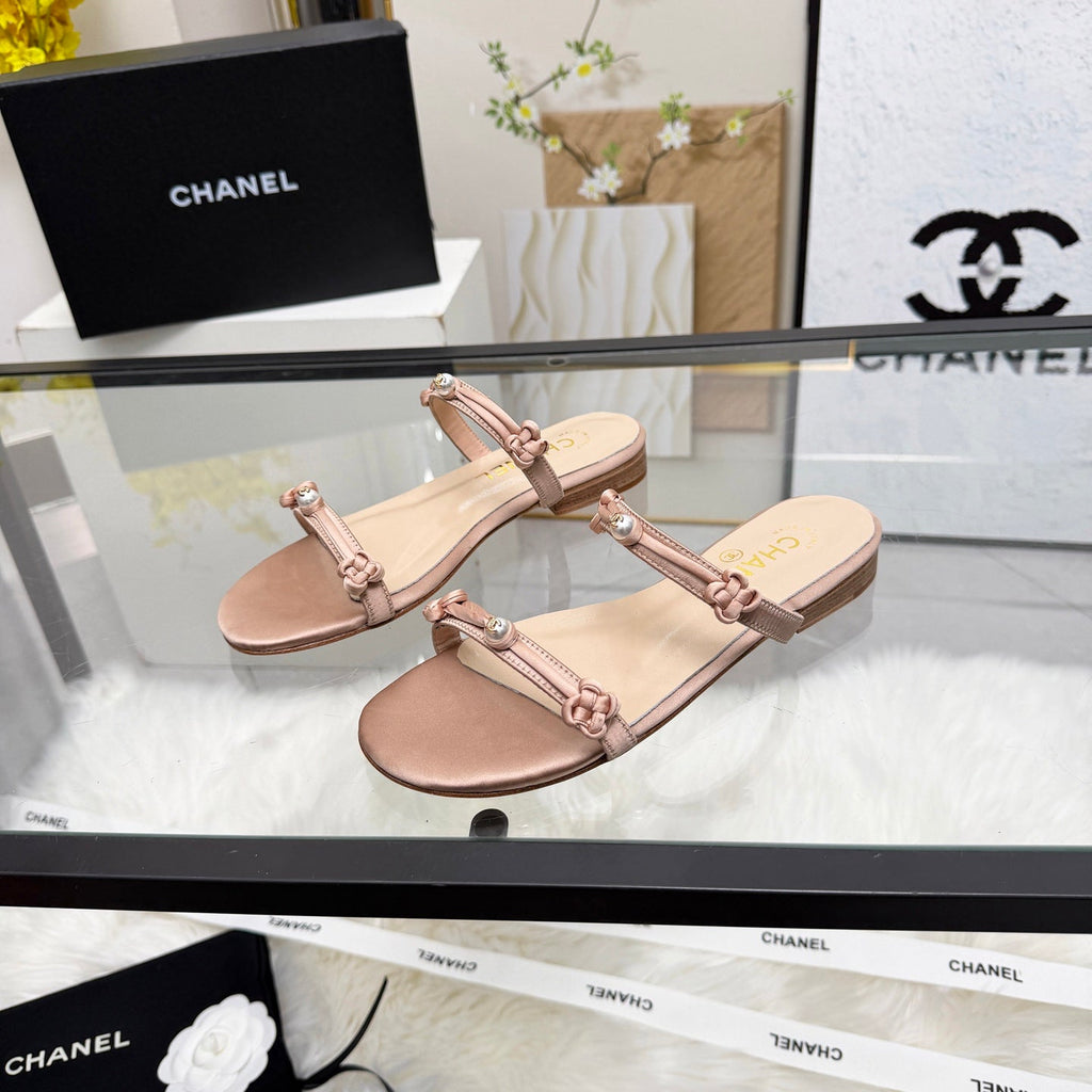 CC 2026 Pearl Slide Beige Satin Leather 692025