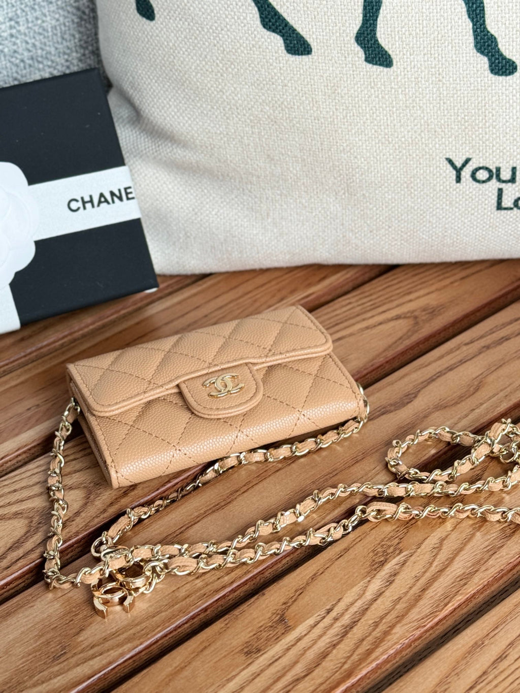 CC 24 Classic Wallet On Chain 11cm Beige Caviar Leather 240670