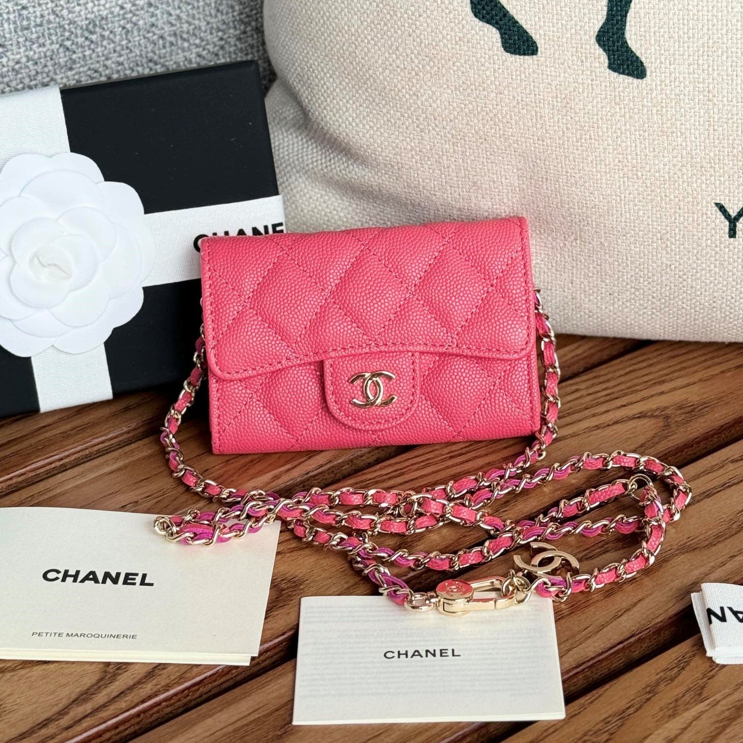 CC 24 Classic Wallet On Chain 11cm PInk Caviar Leather 240672