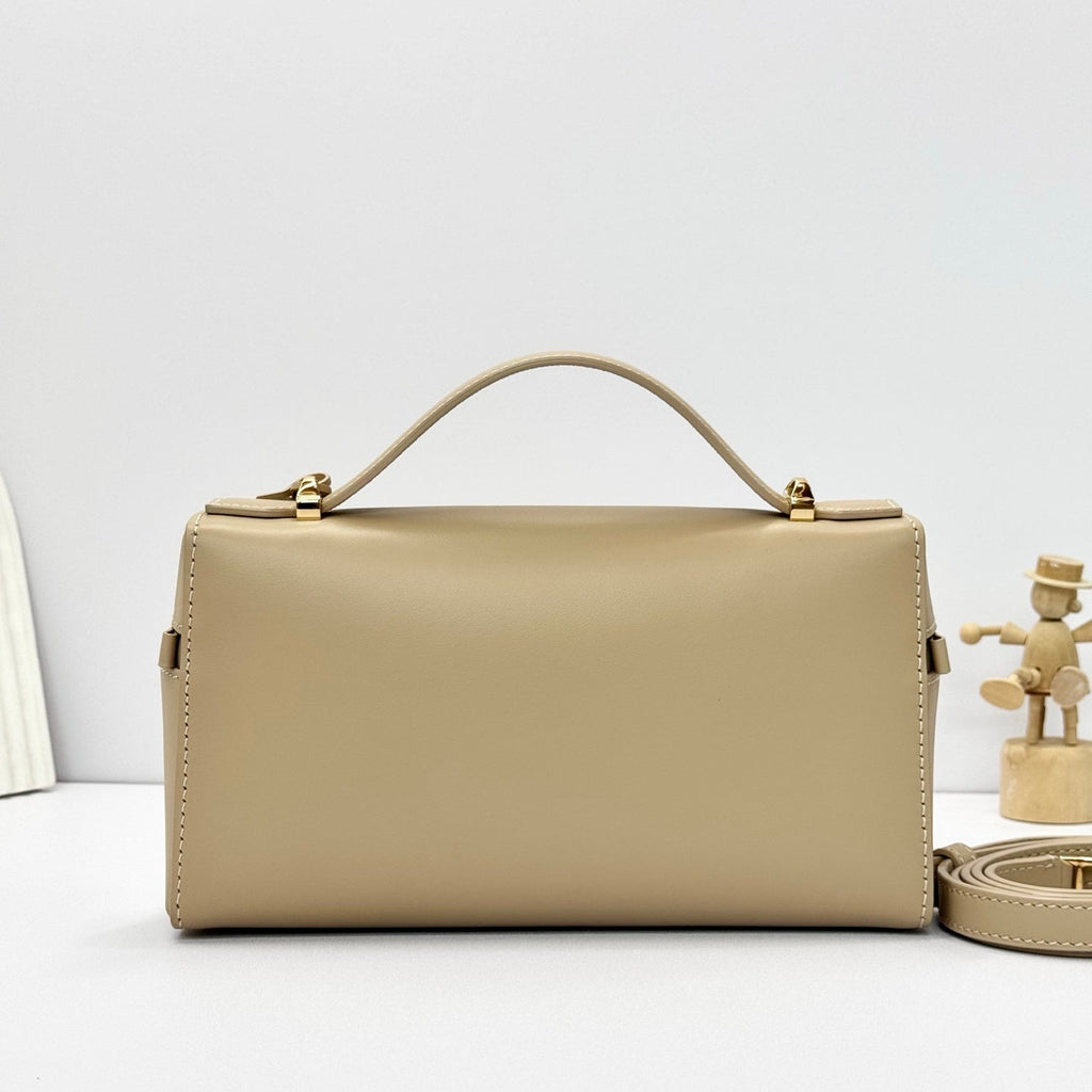LP Extra Pouch L23 Light Milky Calfskin 282140