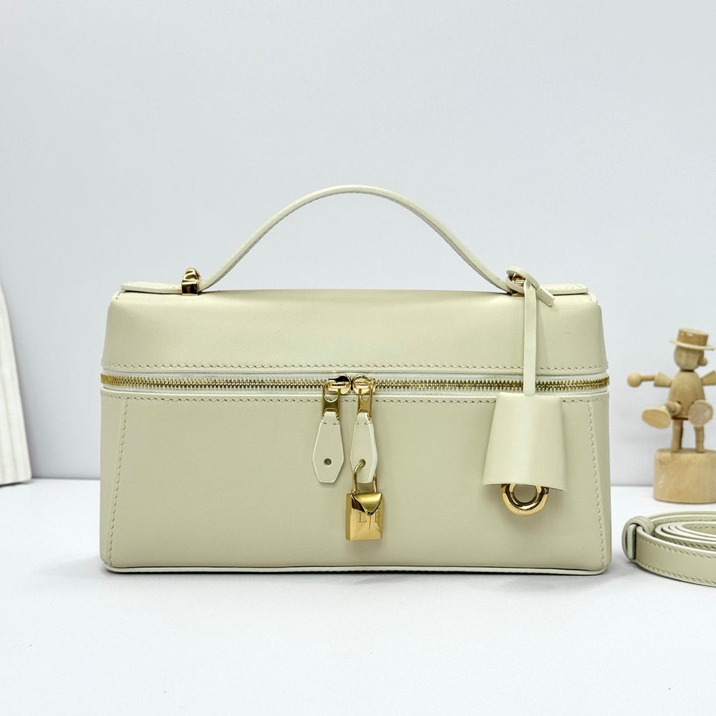 LP Extra Pouch L23 Milkshake White Smooth Calfskin 282123