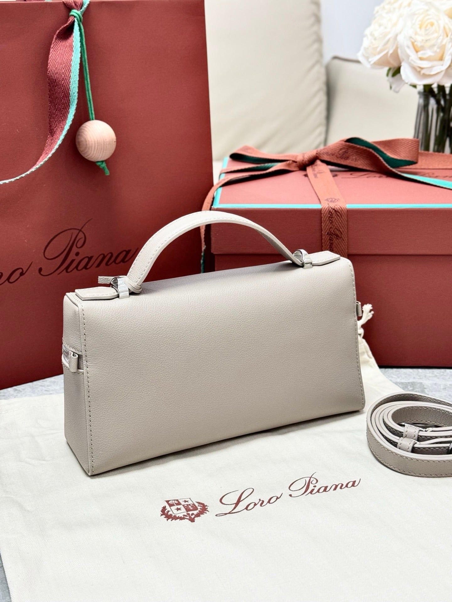LP Extra Pouch L23 Dove Calfskin 282143