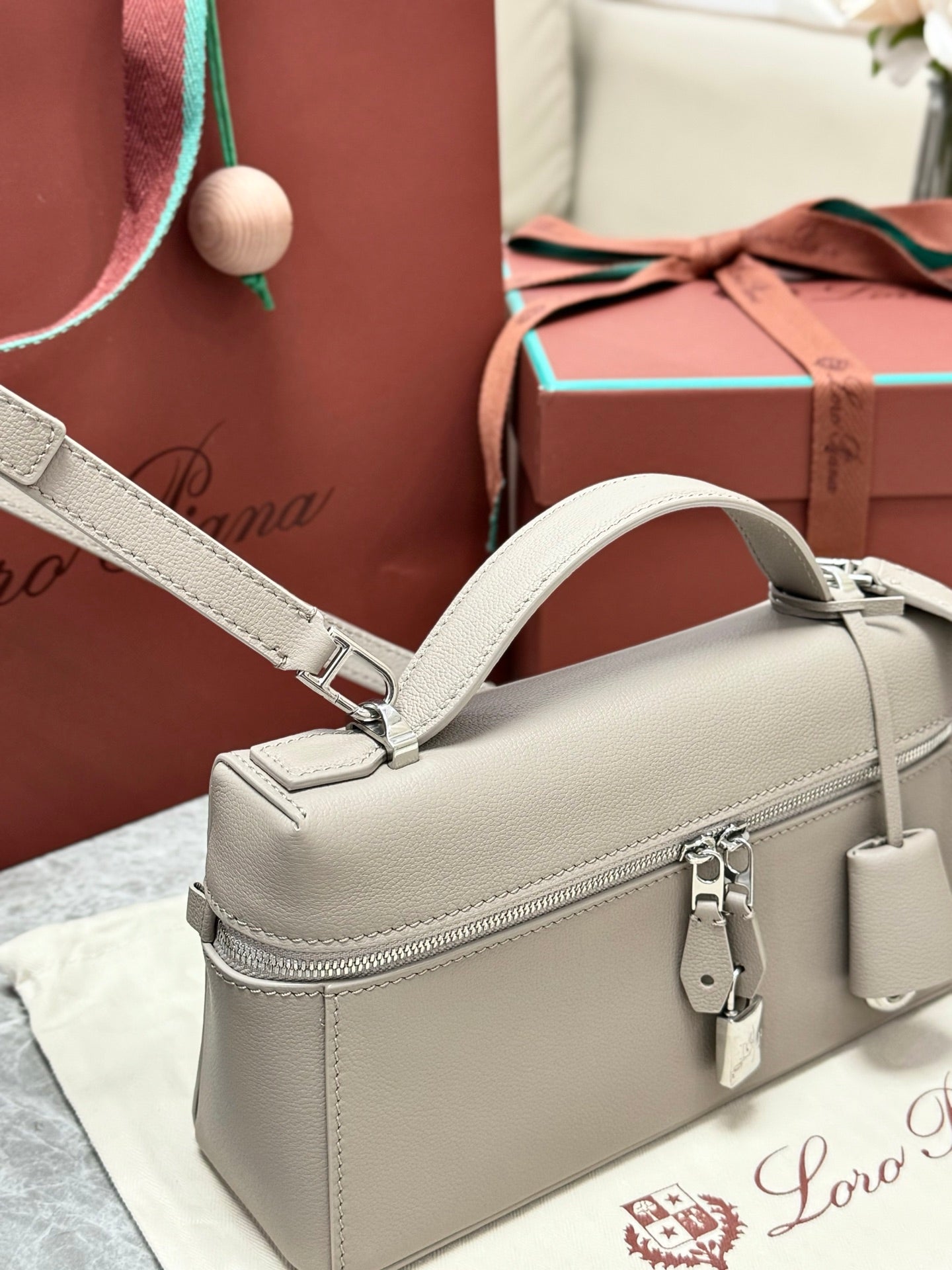 LP Extra Pouch L23 Dove Calfskin 282143