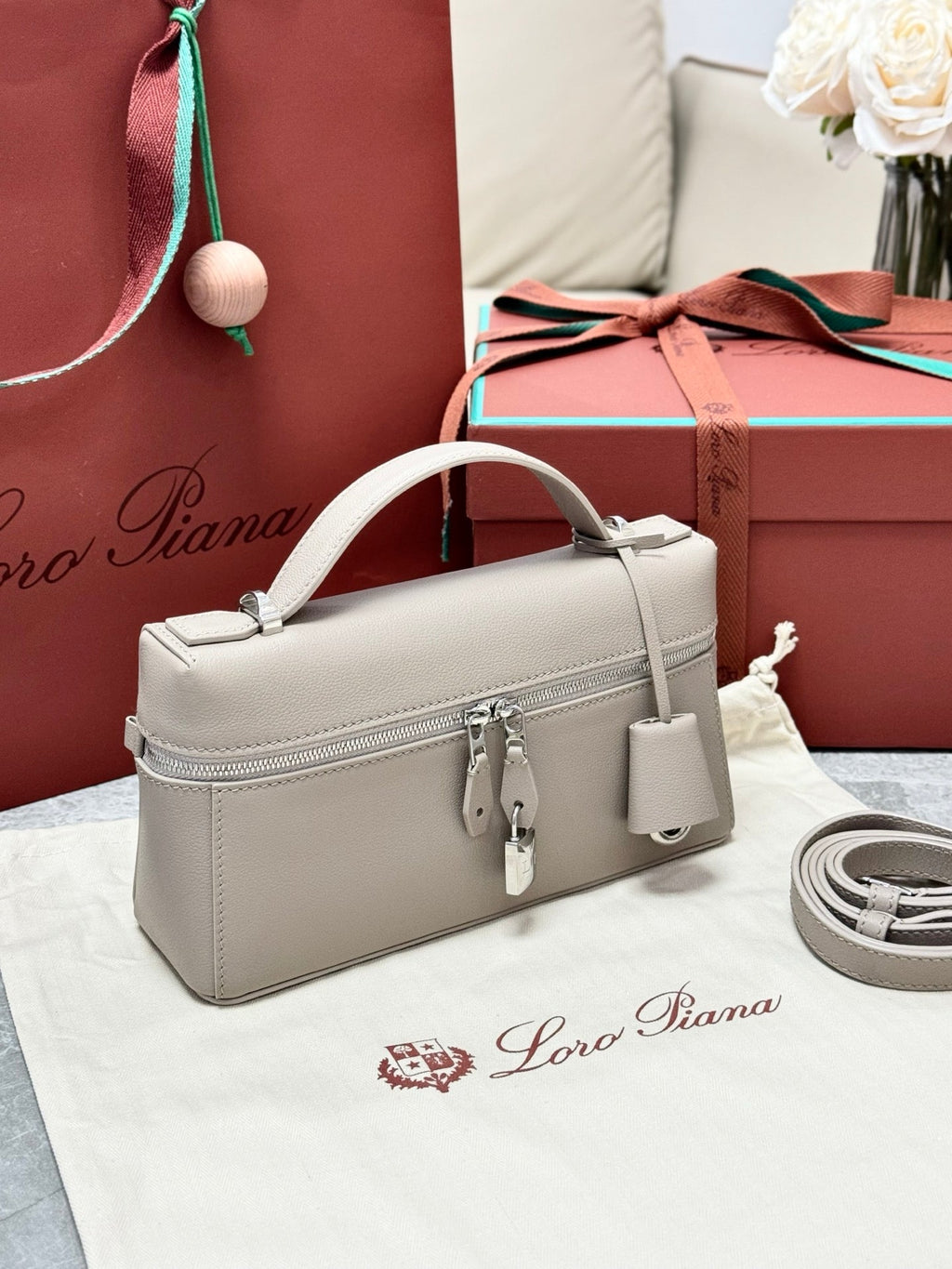 LP Extra Pouch L23 Dove Calfskin 282143