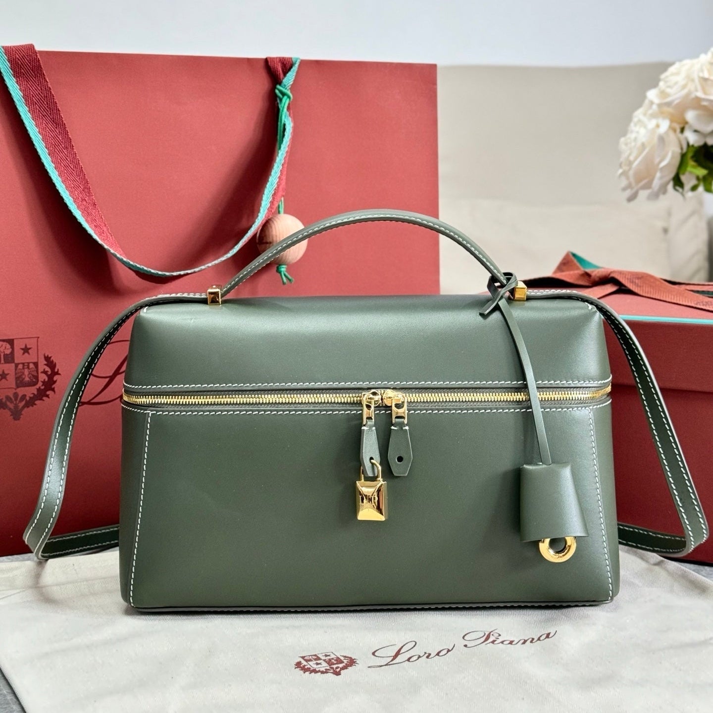 LP Extra Pouch L27 Ribbon Green Calfskin 282236