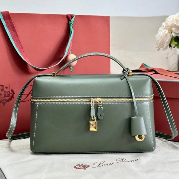 LP Extra Pouch L27 Ribbon Green Calfskin 282236