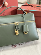 LP Extra Pouch L27 Ribbon Green Calfskin 282236