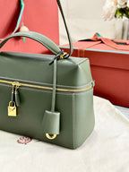 LP Extra Pouch L27 Ribbon Green Calfskin 282236