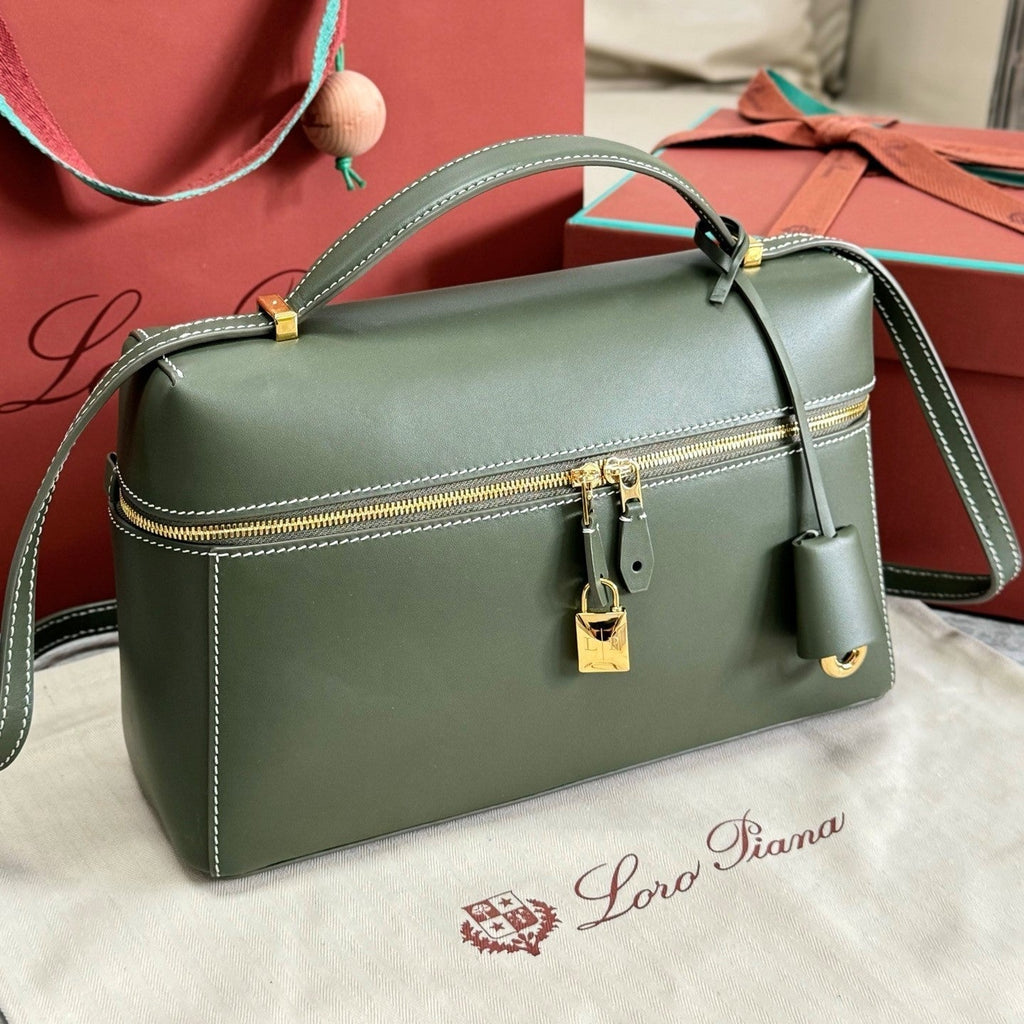 LP Extra Pouch L27 Ribbon Green Calfskin 282236
