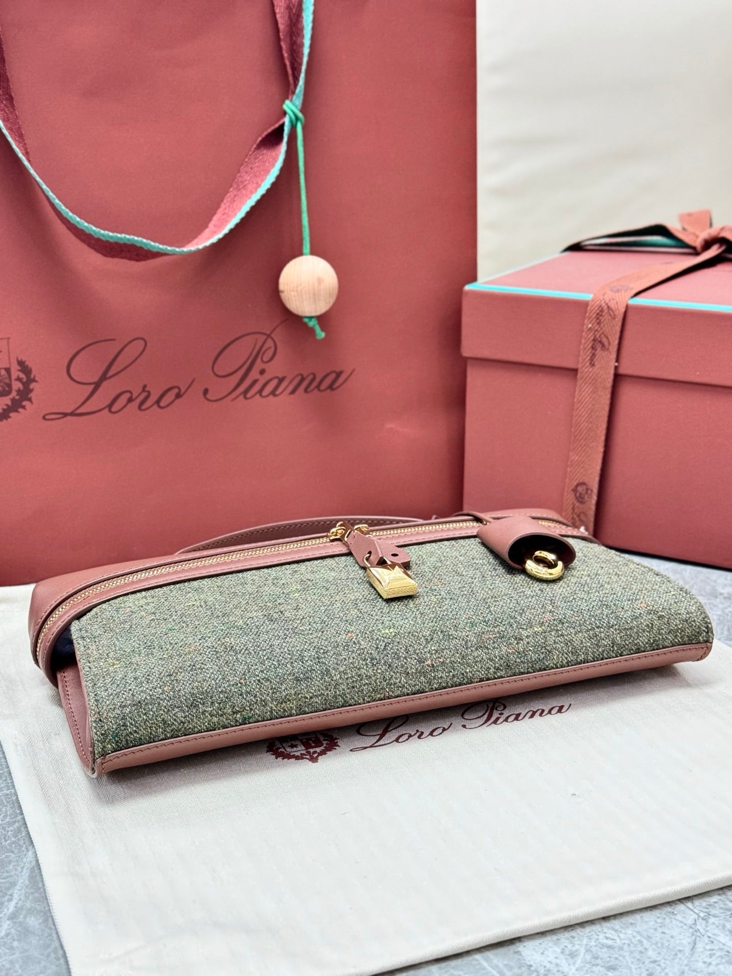LP Extra Pouch L29 Muted Pink Cashmere Calfskin 282247