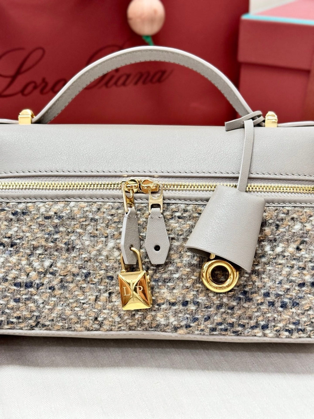 LP Extra Pouch L23 Cream Cashmere Calfskin 282250