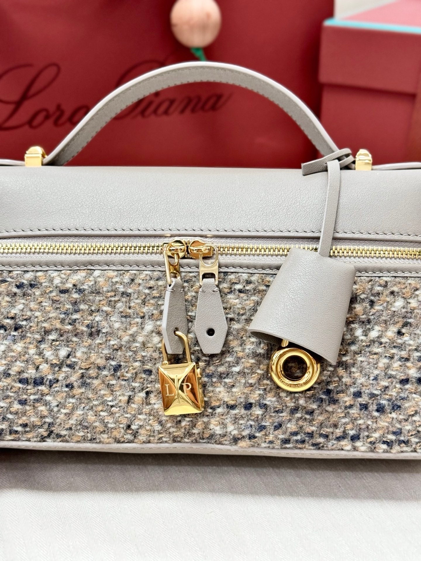 LP Extra Pouch L23 Cream Cashmere Calfskin 282250