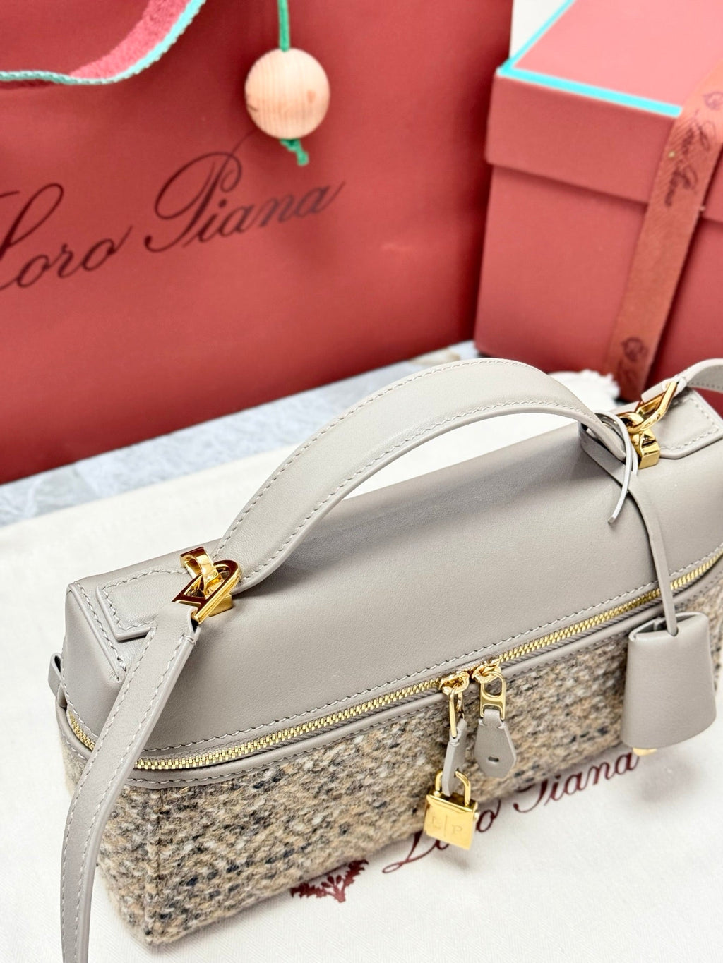 LP Extra Pouch L23 Cream Cashmere Calfskin 282250