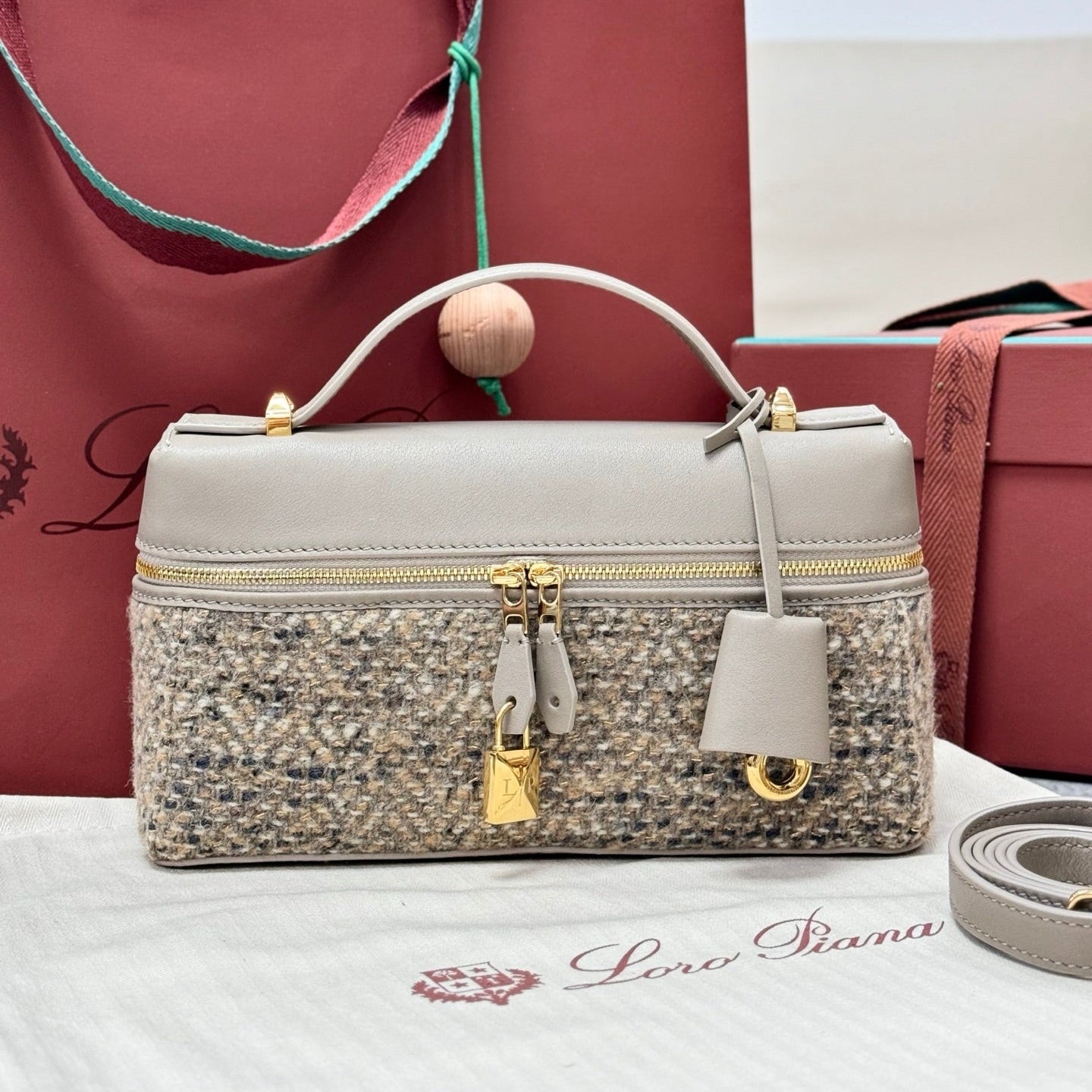 LP Extra Pouch L23 Cream Cashmere Calfskin 282250