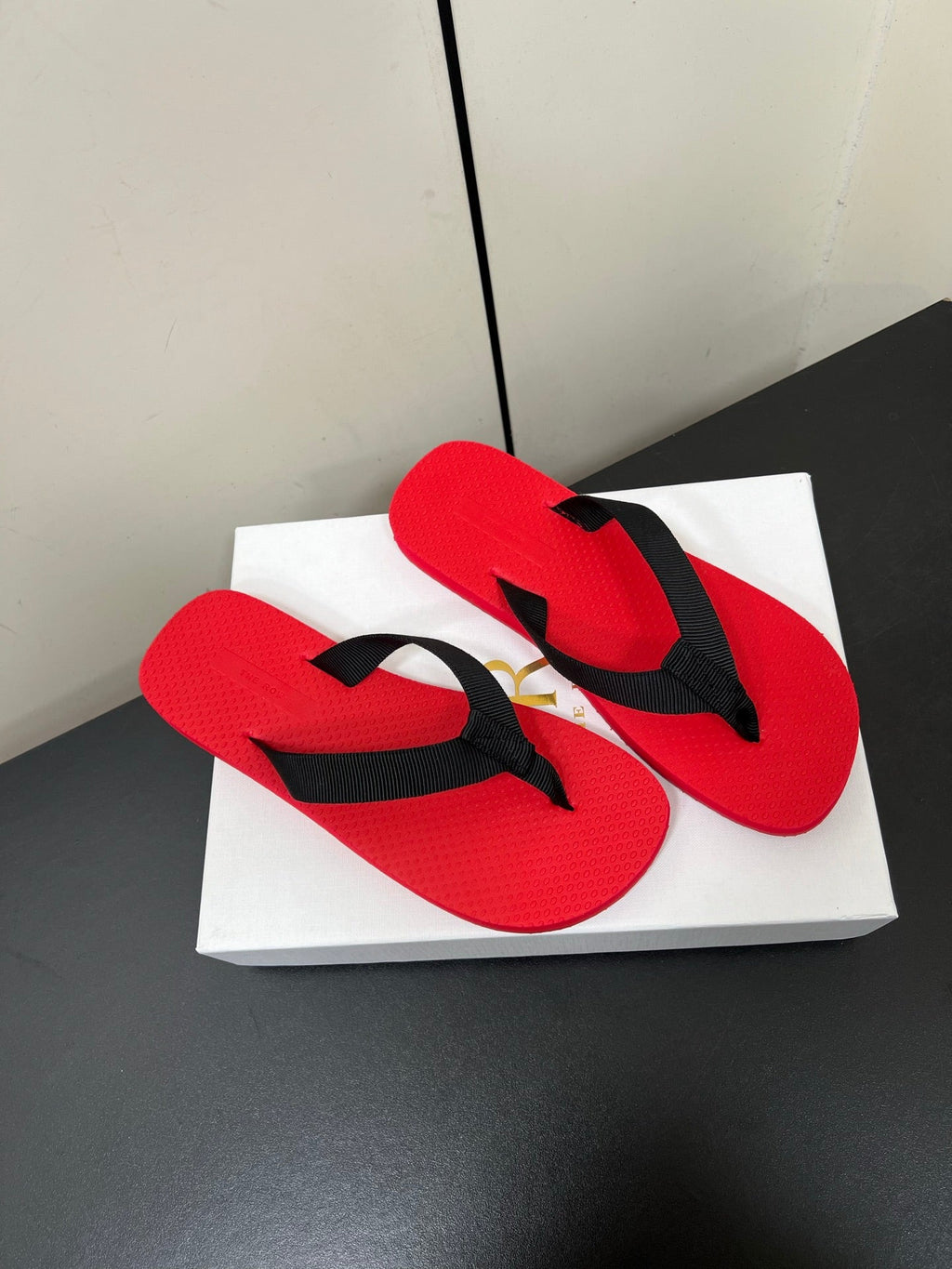 The Row Dune Flatform Thong Sandal In Dark Red Rubber And Black Canvas 340026