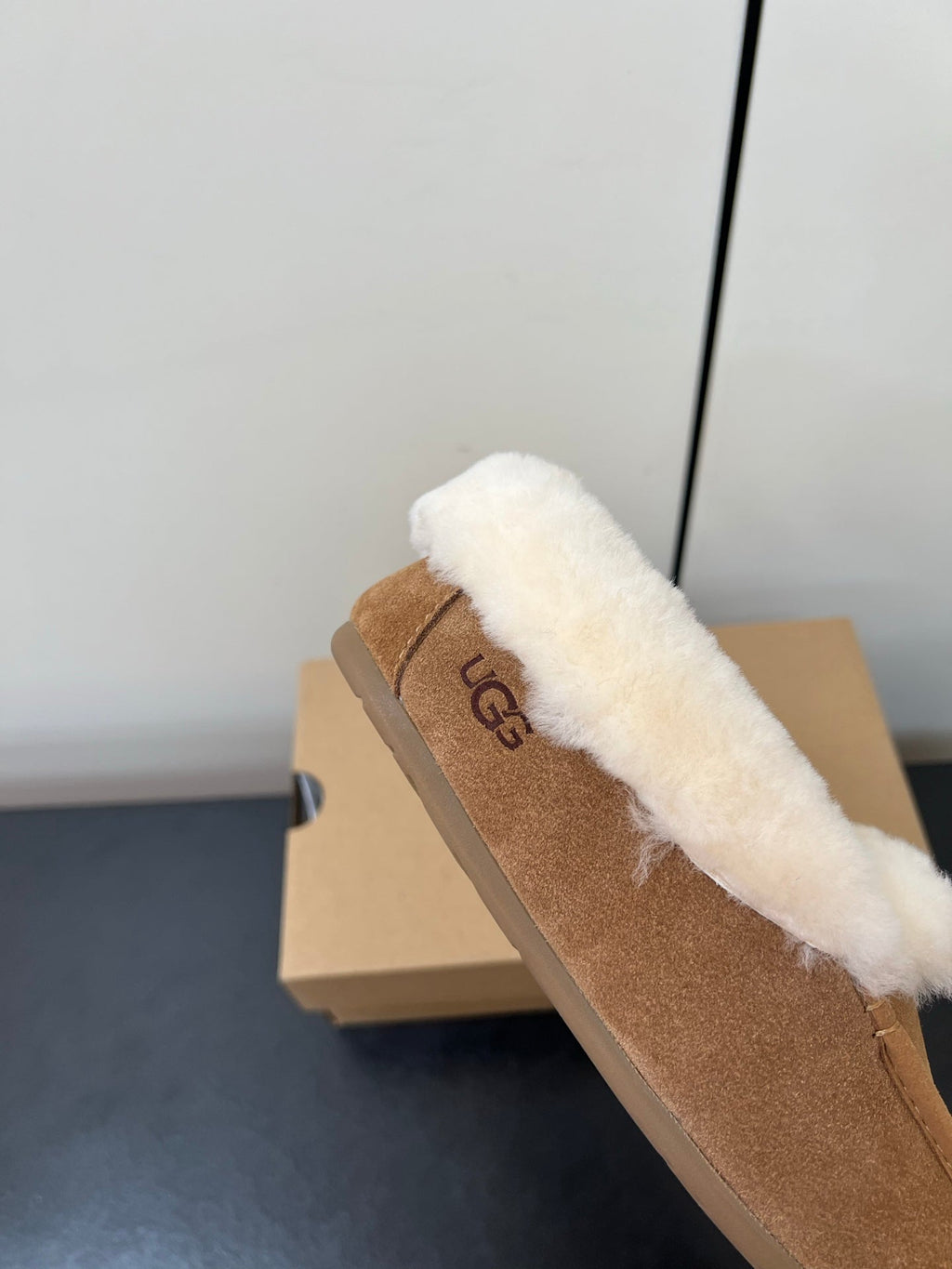 UGG Oil Jiji Slip-On Loafers Light Brown Fur Suede 519523