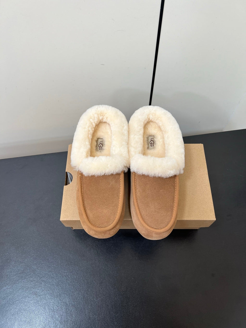 UGG Oil Jiji Slip-On Loafers Light Brown Fur Suede 519523