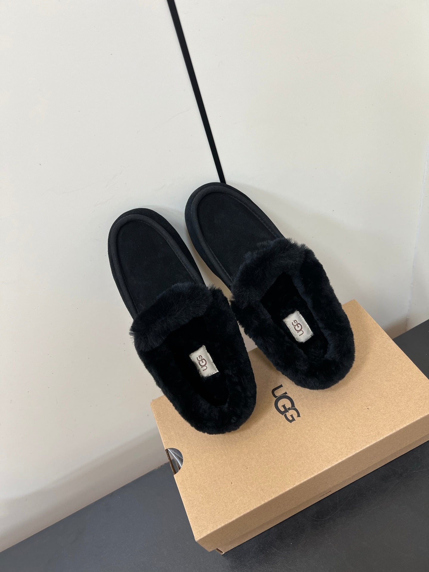UGG Oil Jiji Slip-On Loafers Black Fur Suede 519525