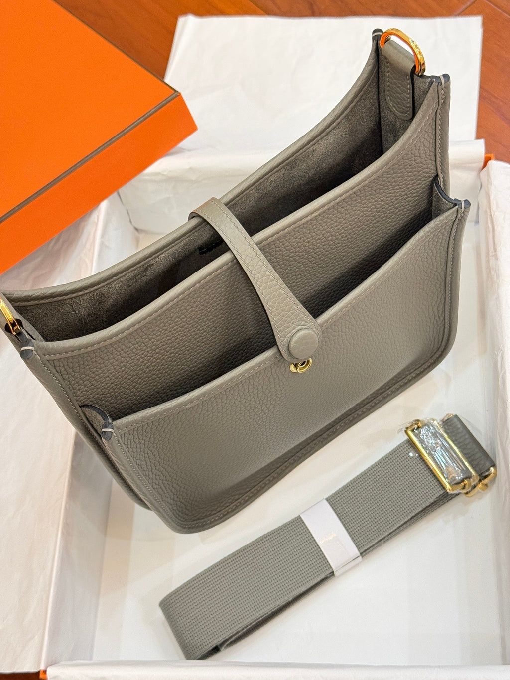 HM Evelyne 23cm Cloud Gray Togo Leather 281209