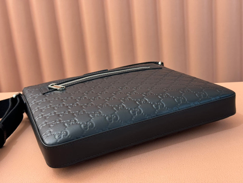 Gucci Signature Messenger Bag Black Cowhide 239929