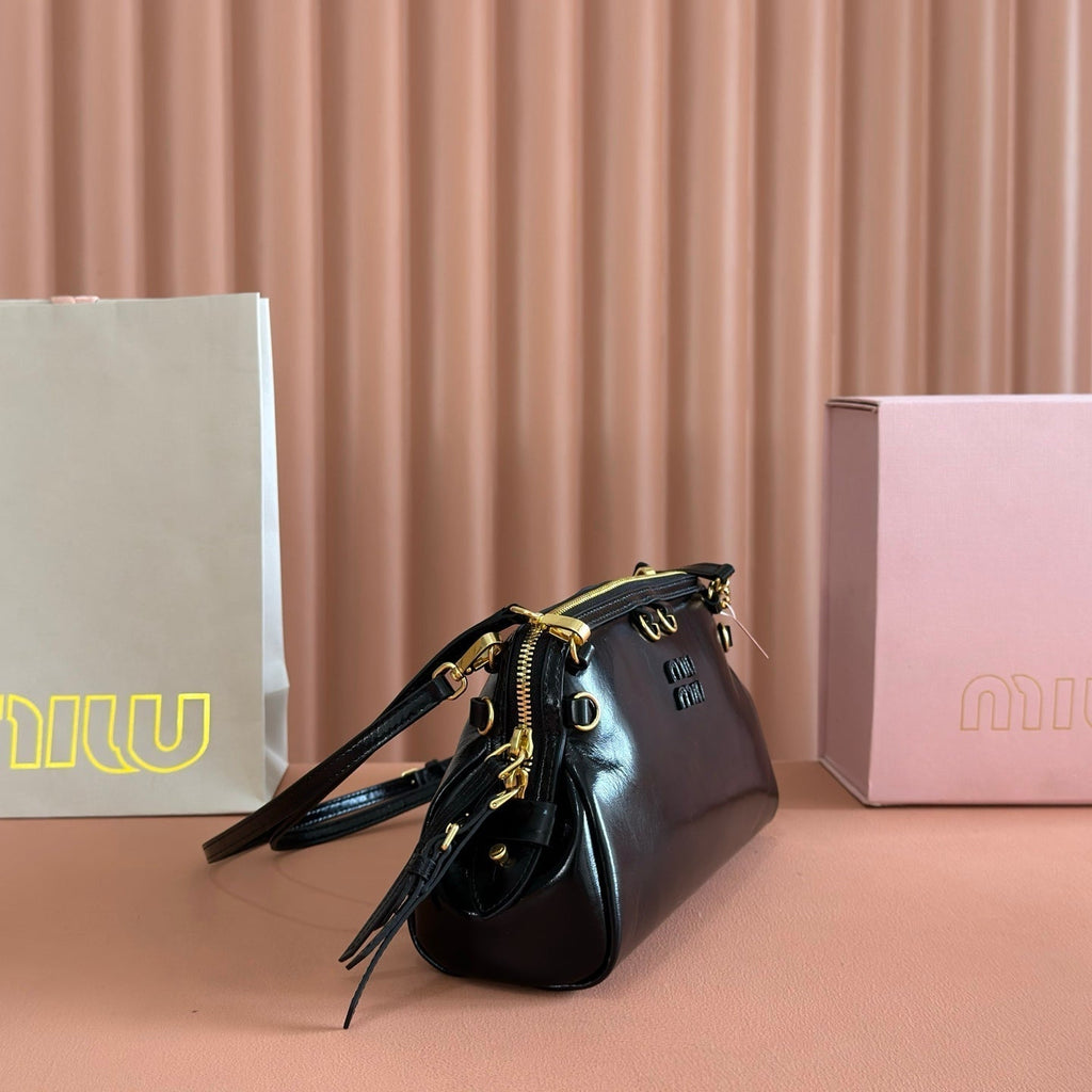 Miu Caprice Clutch Black Leather 280753