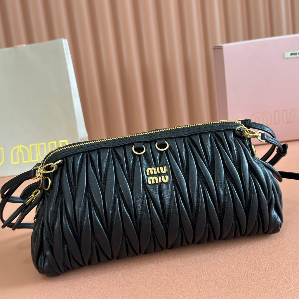 Miu Caprice Clutch Black Matelassé Nappa Leather 280764