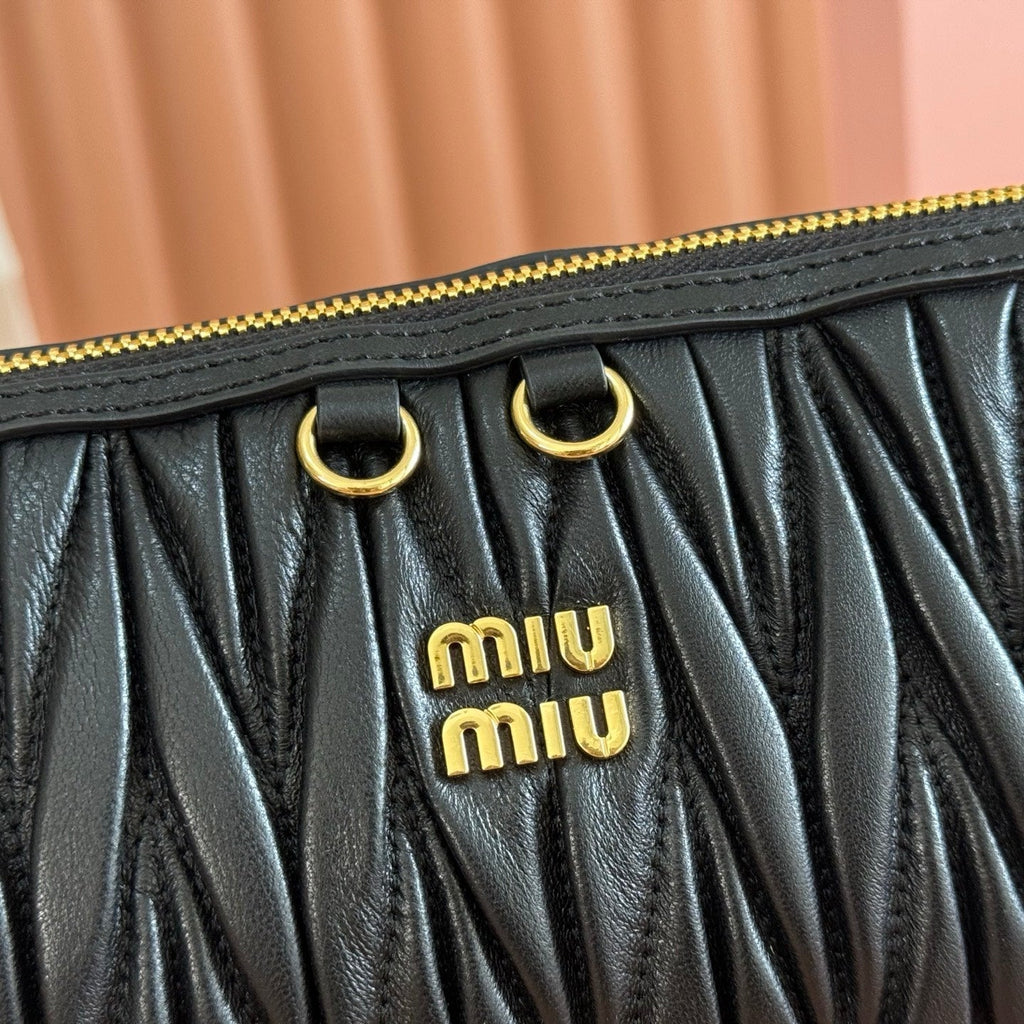 Miu Caprice Clutch Black Matelassé Nappa Leather 280764