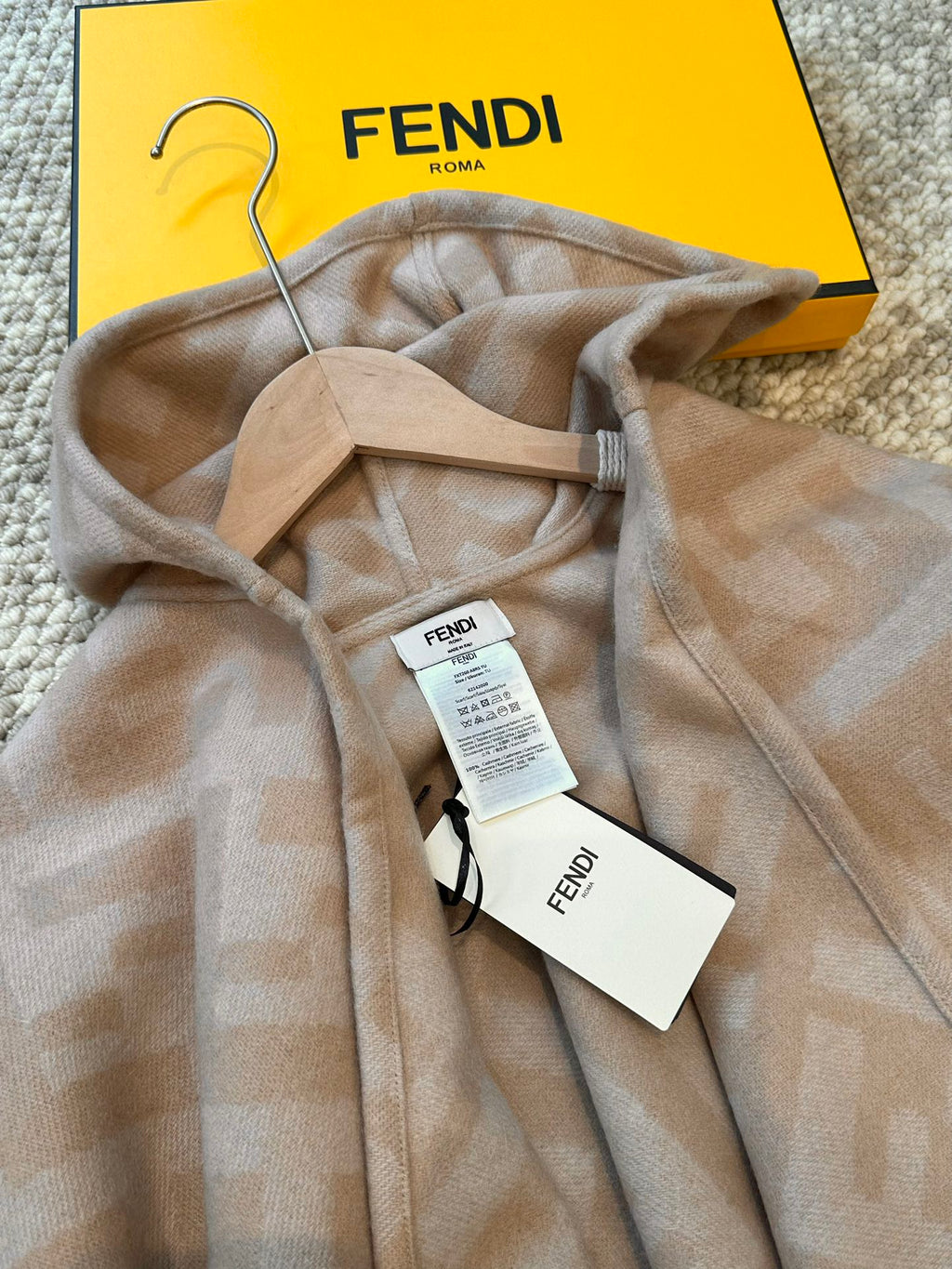 FF PONCHO IN TUSCAN BEIGE CASHMERE 413684