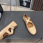Alaila Criss Cross Ballet Flats In Beige Glossy Calfskin 996031